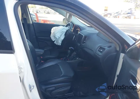 2019 Jeep Compass Trailhawk 4X4 из США, поврежденный, VIN 3C4NJDDB1KT739616